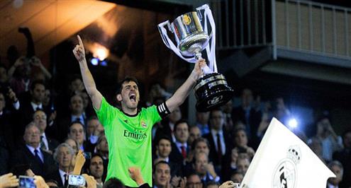 كاسياس يهدي لقب الكأس لخيسي